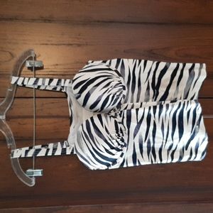 *Like New. Navy, black, and white top.